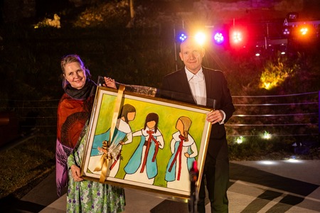 Nemška veleposlnaica sprejema sliko Rezke Arnuš